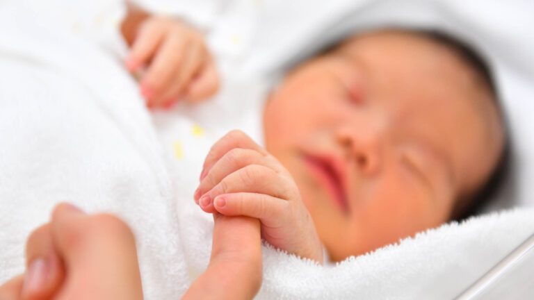 डॉ. गौतम अल्लाहबादिया: बढ़िया IVF तकनीकों के साथ पारिवारिक संतुलन में सबसे आगे